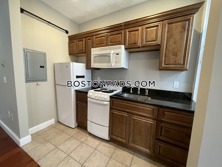 back-bay-apartment-for-rent-studio-1-bath-boston-2800-4415025 