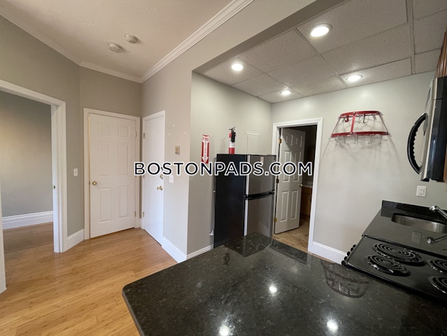 Boston - $3,000 /mo