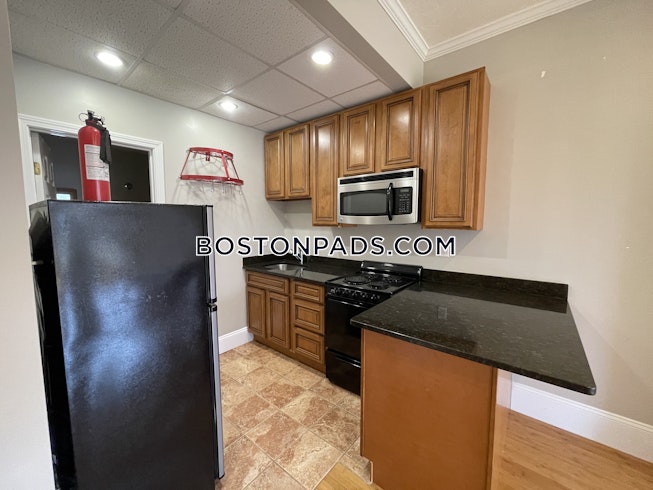 Boston - $3,000 /mo