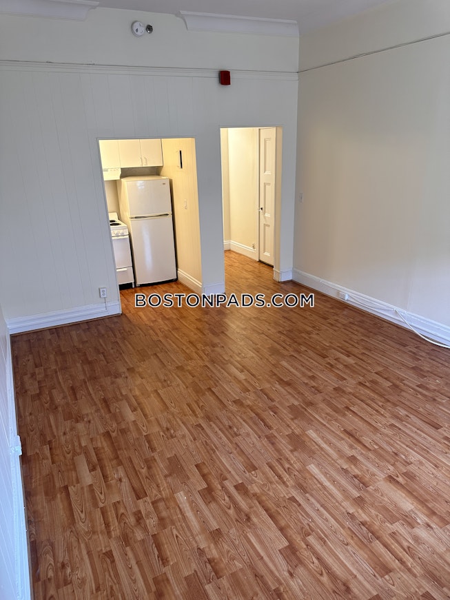 Boston - $2,450 /mo