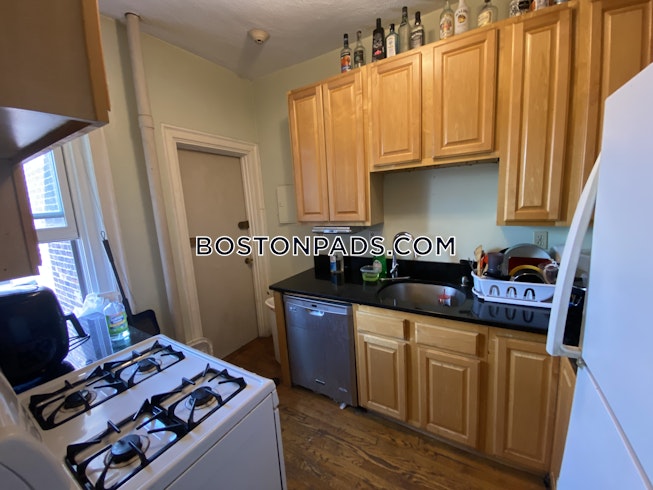 Boston - $3,050 /mo