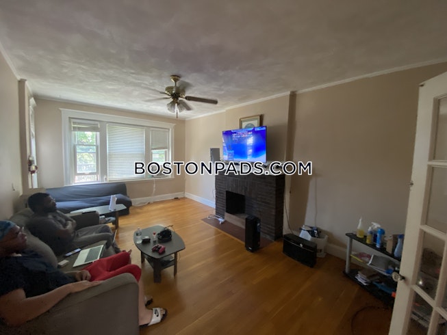 Boston - $3,050 /mo