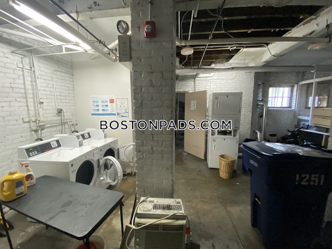 Boston - $3,050 /mo