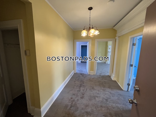 Boston - $4,200 /mo