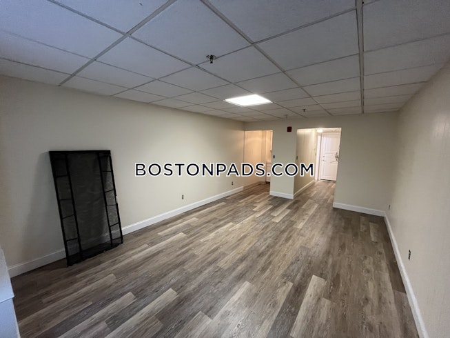 Boston - $2,425 /mo