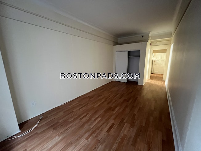 Boston - $2,500 /mo