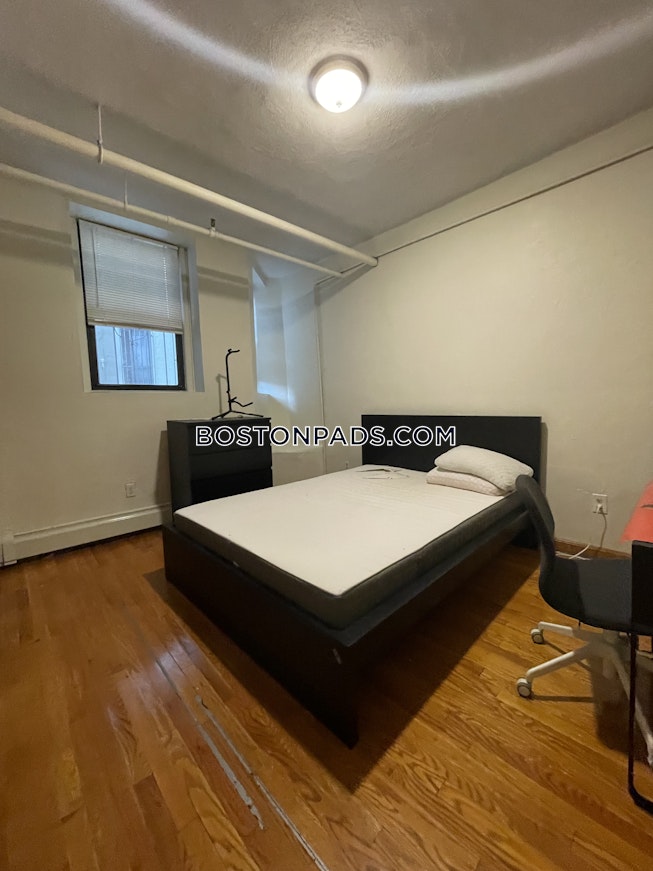 Boston - $2,600 /mo