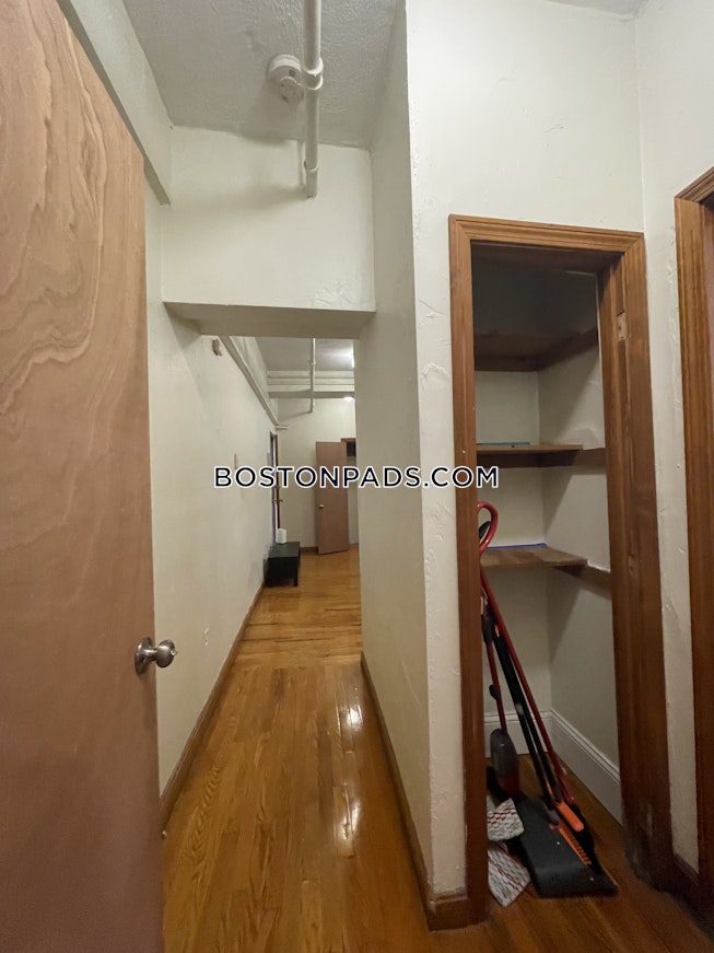 Boston - $2,600 /mo