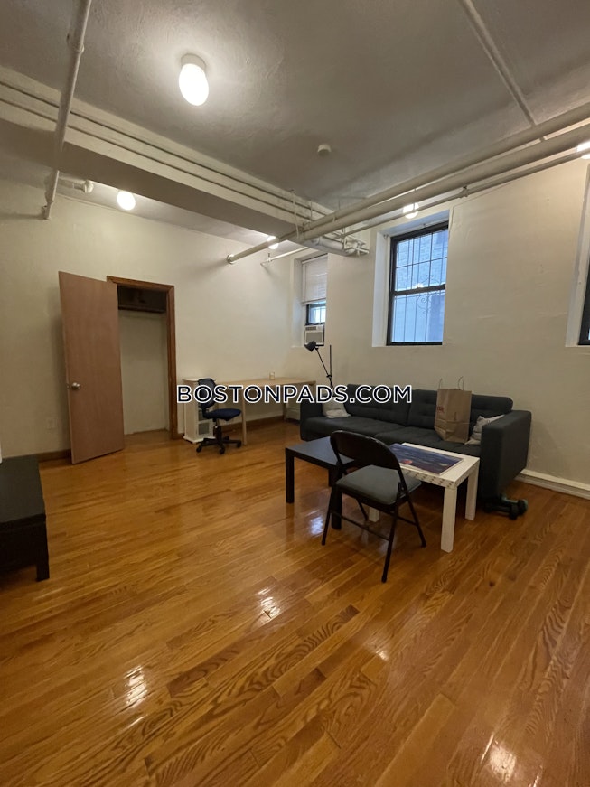 Boston - $2,600 /mo