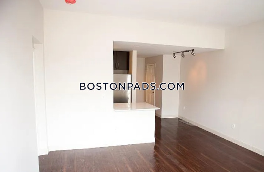 Boston - $3,085 /month