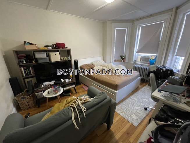 Boston - $2,325 /mo