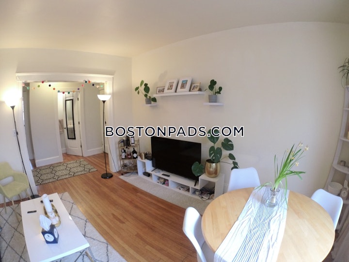 brookline-apartment-for-rent-3-bedrooms-15-baths-boston-university-4800-4593453 