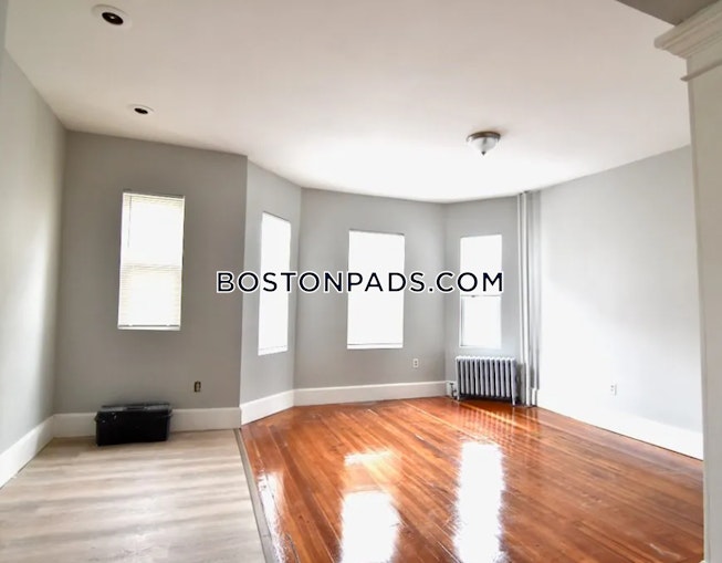 Boston - $2,850 /mo