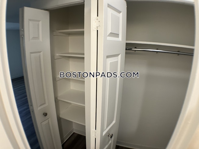 Boston - $1,868 /mo