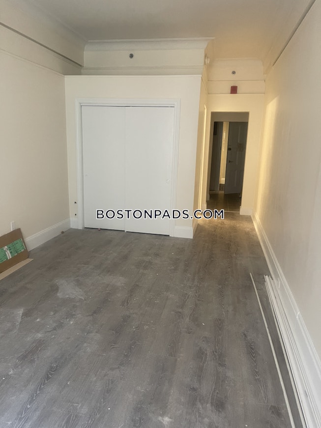 Boston - $2,450 /mo