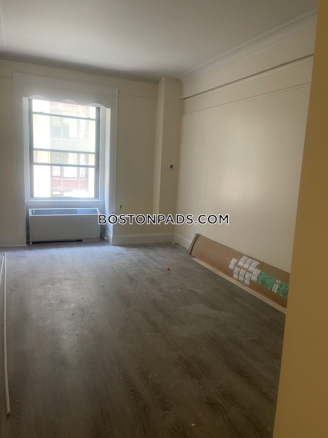 Boston - $2,450 /mo