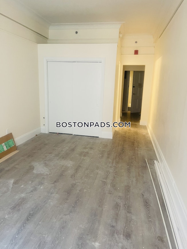 Boston - $2,450 /mo