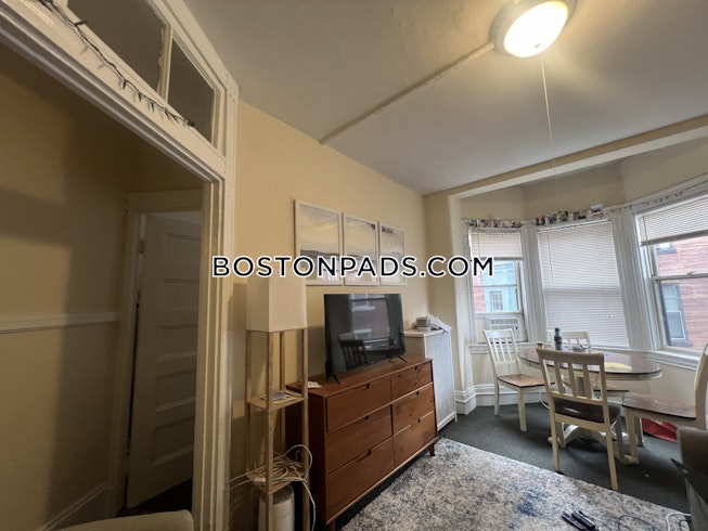 Boston - $3,900 /mo