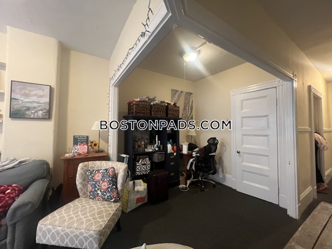 Boston - $3,900 /mo