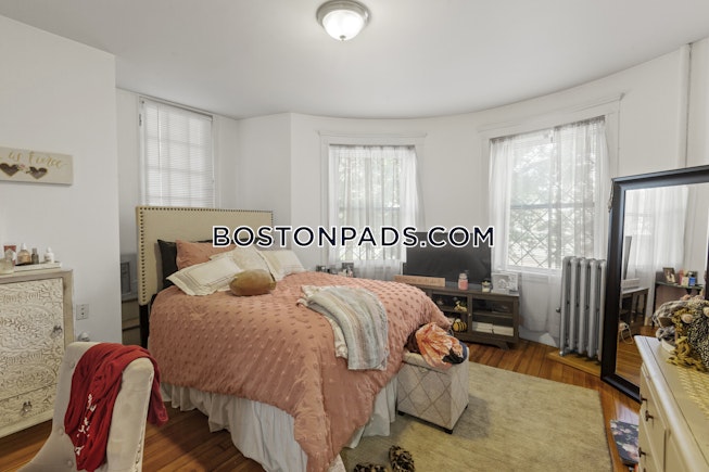 Boston - $3,800 /mo