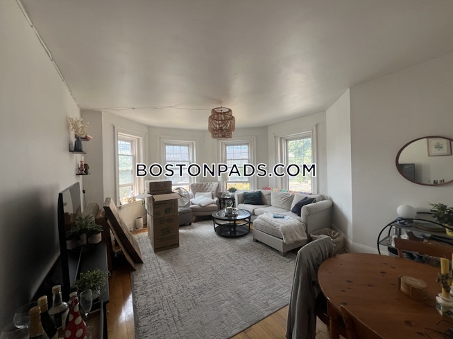 Boston - $2,900 /mo