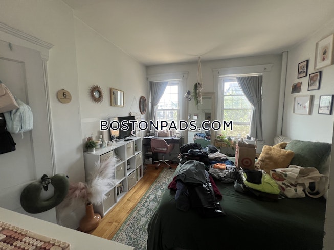 Boston - $2,900 /mo