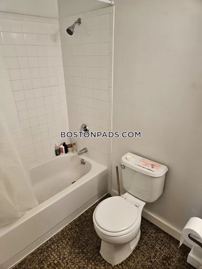 Boston - $2,100 /mo