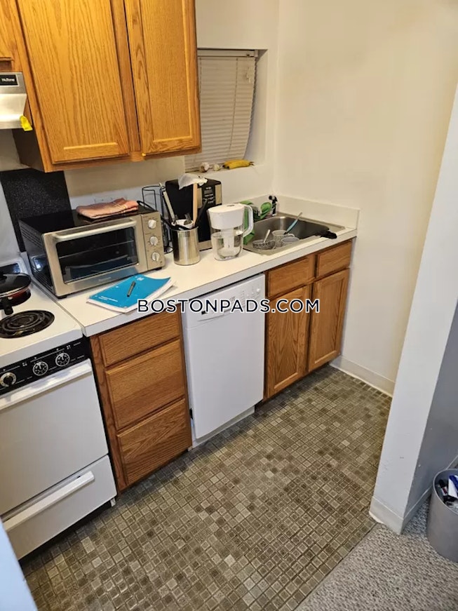 Boston - $2,100 /mo