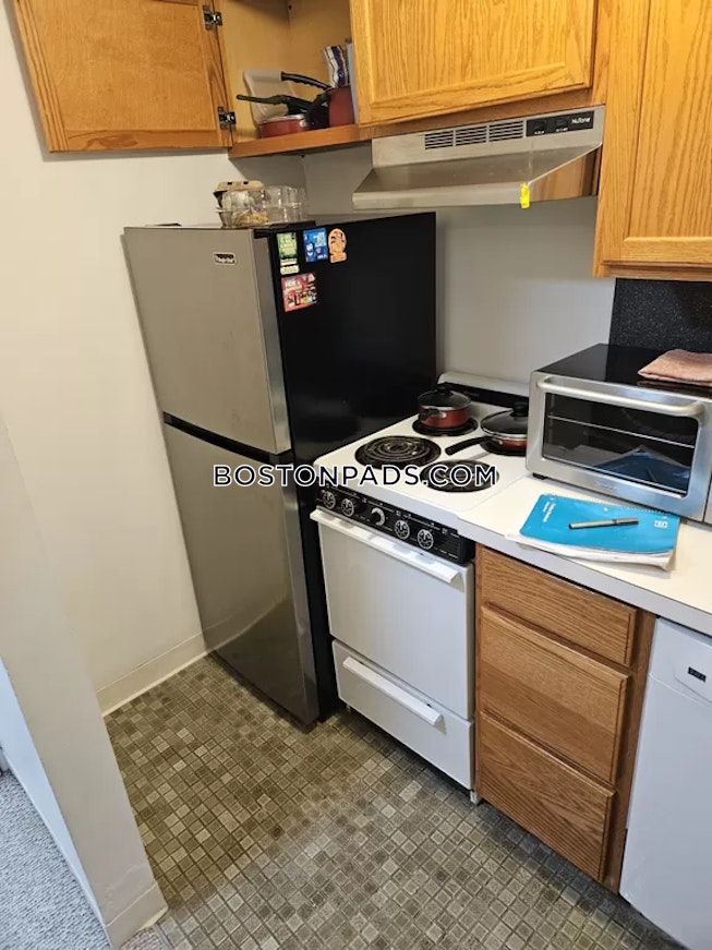 Boston - $2,100 /mo