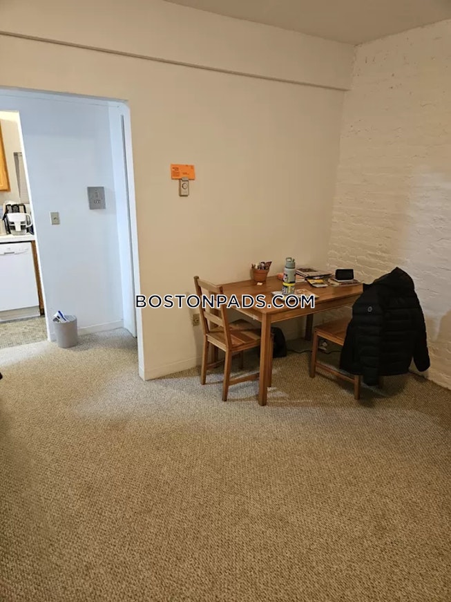 Boston - $2,100 /mo