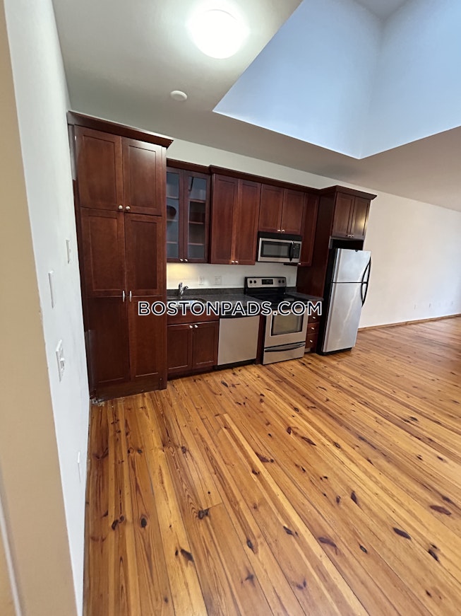 Boston - $2,000 /mo