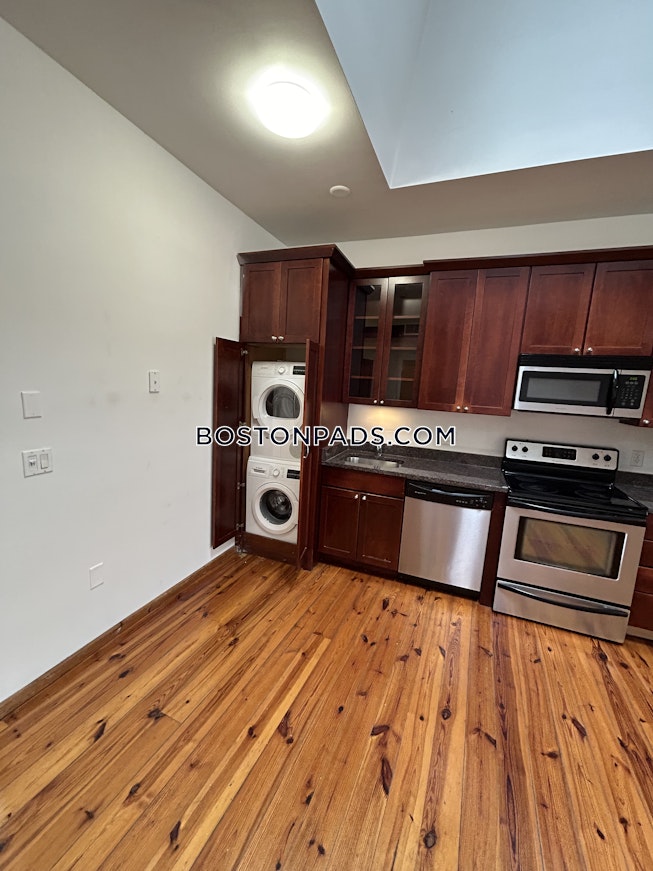 Boston - $2,000 /mo