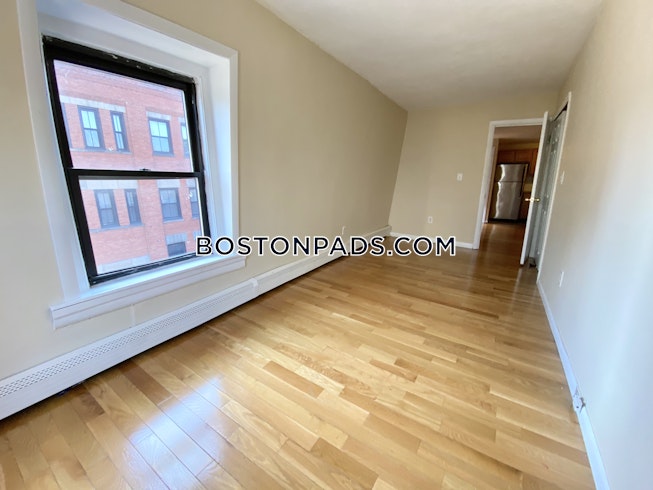 Boston - $3,200 /mo