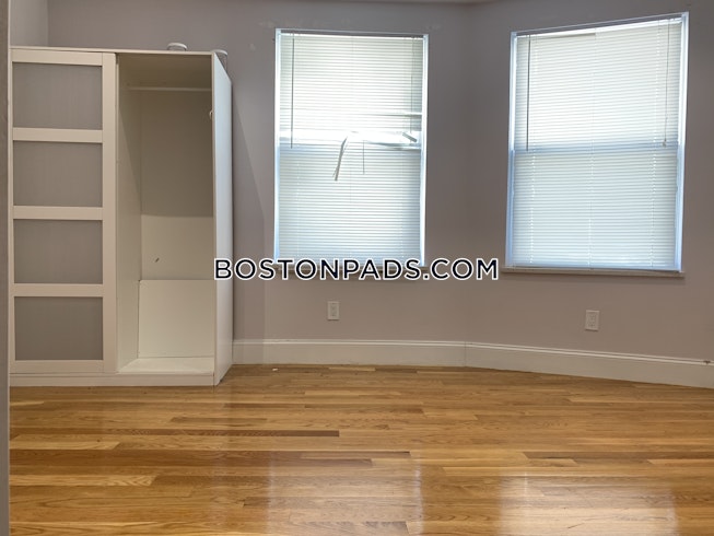 Boston - $4,500 /mo