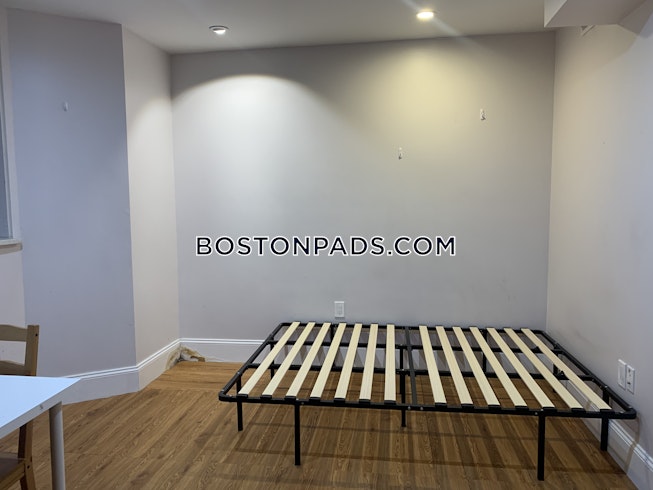 Boston - $4,500 /mo