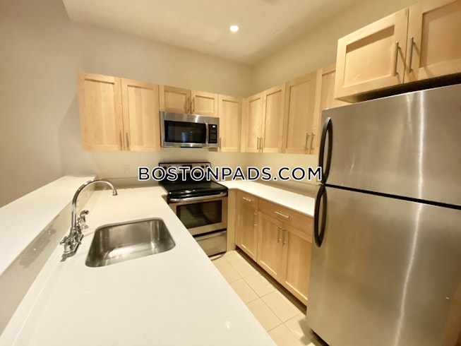 Boston - $3,300 /mo