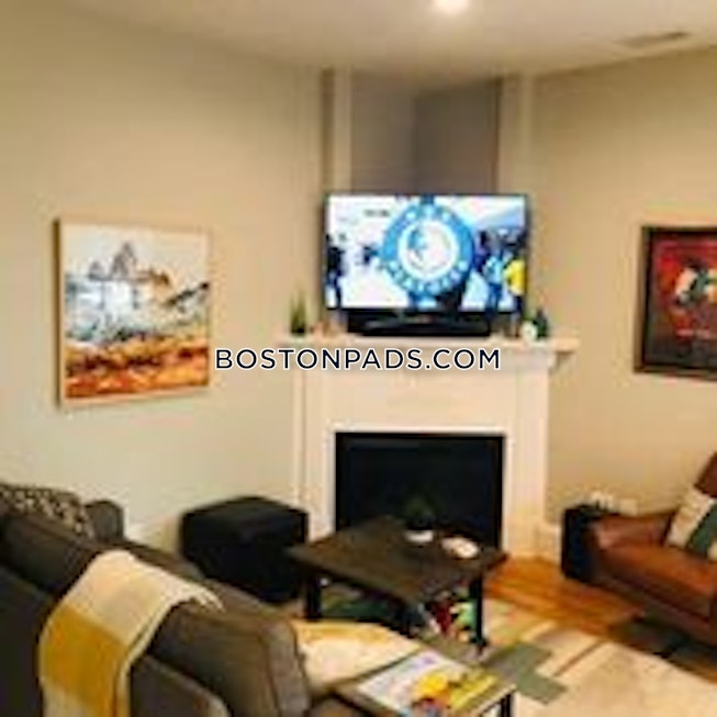 Boston - $2,975 /mo