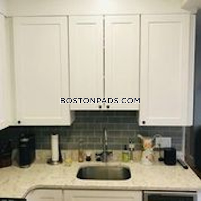 Boston - $2,975 /mo