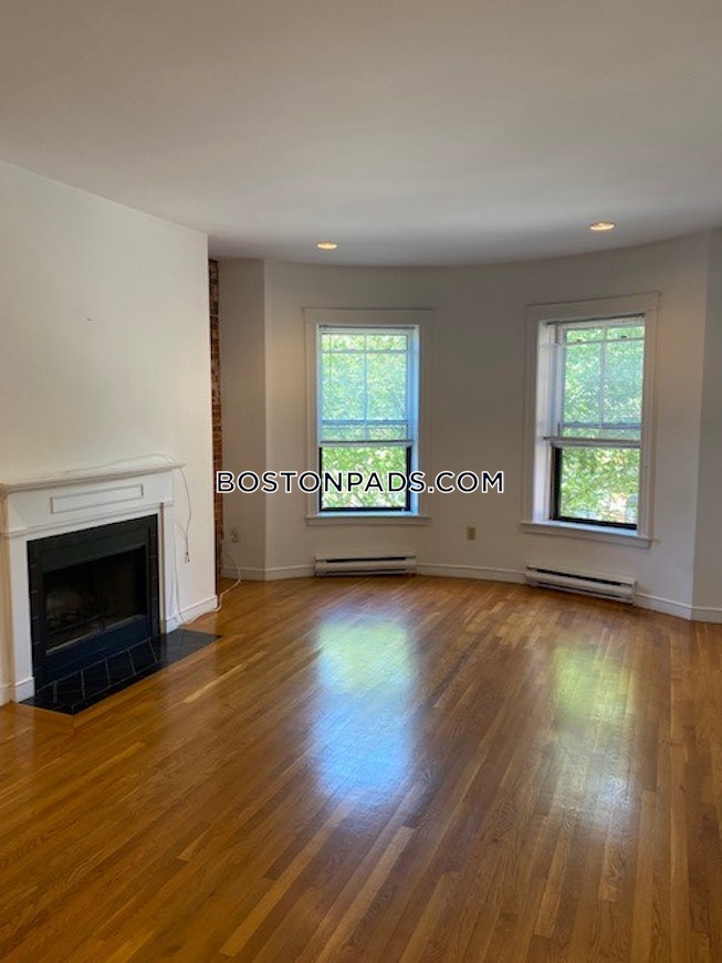 Boston - $3,500 /mo