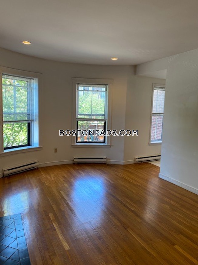 Boston - $3,500 /mo