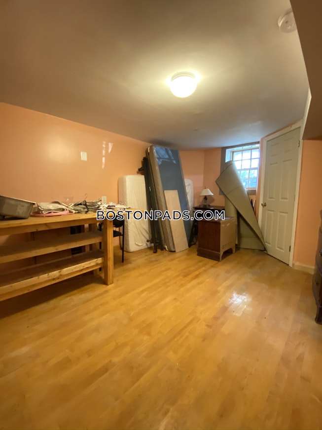 Boston - $6,000 /mo