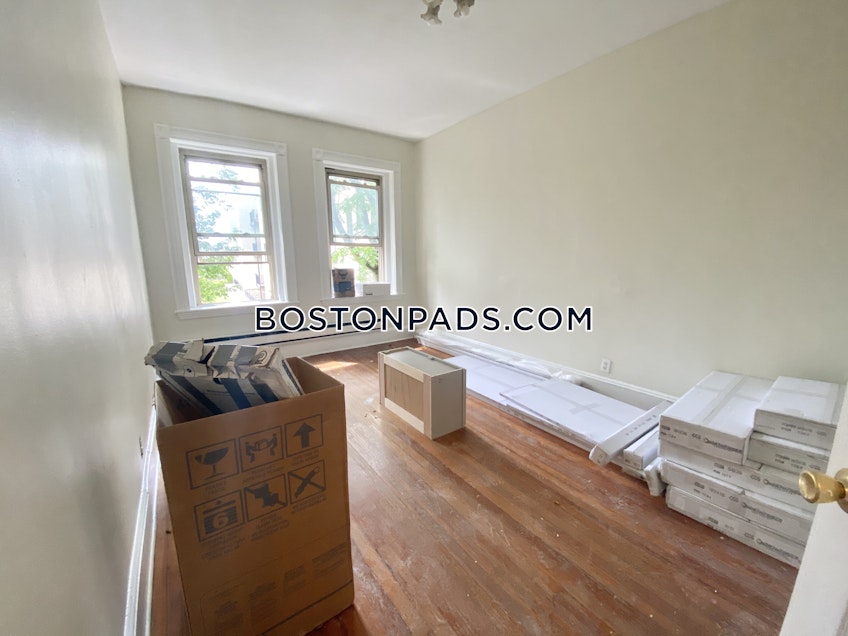 Boston - $2,075 /month