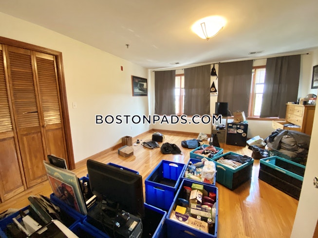 Boston - $5,200 /mo