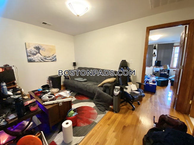 Boston - $5,200 /mo