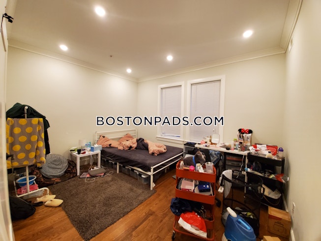 Boston - $5,695 /mo