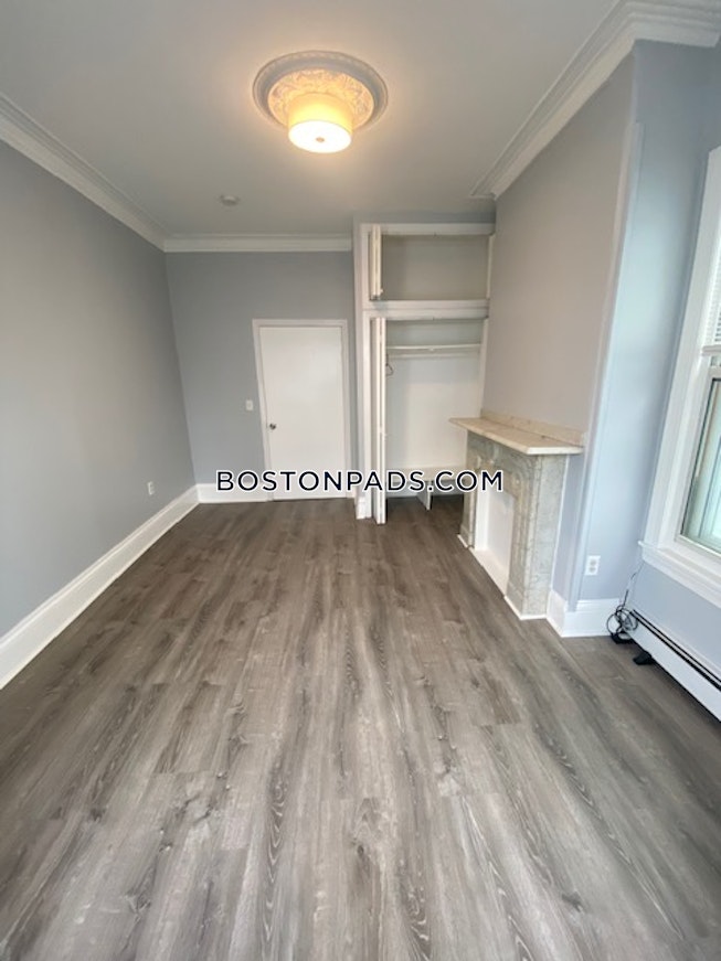 Boston - $1,700 /mo