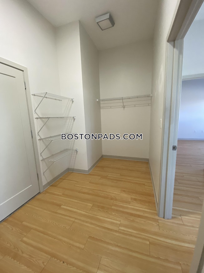 Boston - $3,100 /mo