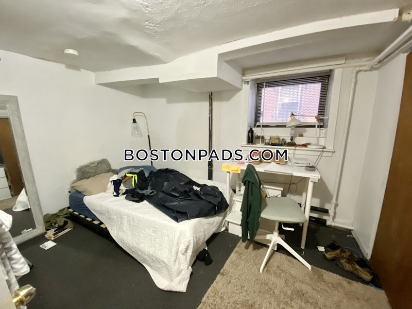 Boston - $1,300 /month