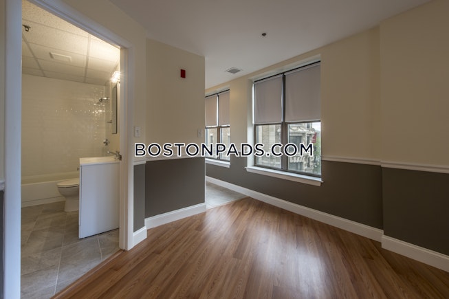 Boston - $3,100 /mo