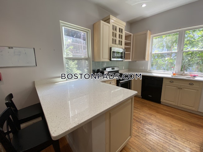 Boston - $4,500 /mo